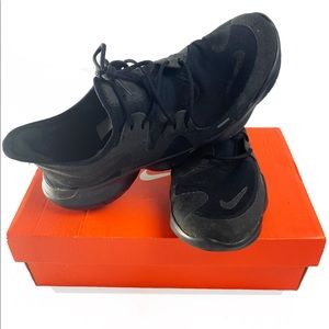 Nike free run (triple black)